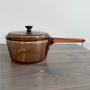 Vintage amber Visions Corning 1.5 ltr pot
Made in France